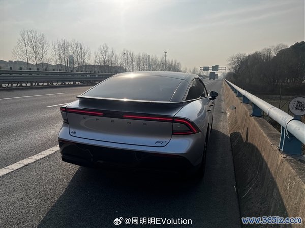 曝小鹏P7+大新车高速一忽儿失去能源 车主：吓出孤独盗汗